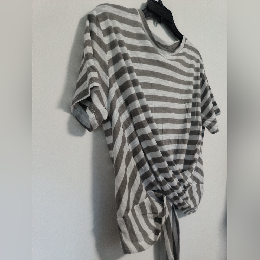 [5x$20] New Anthropologie/ Striped Shirt / Size Large Jr / Price Dropped!